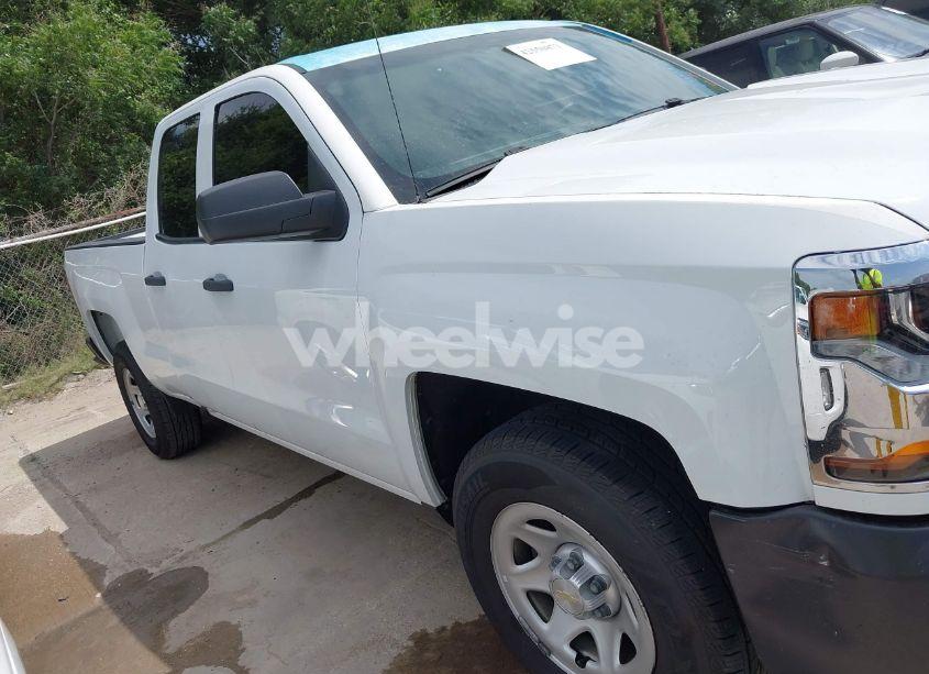 Photo 13 of 2018 Chevrolet Silverado 1500 WT (VIN 1GCRCNEH9JZ145724)