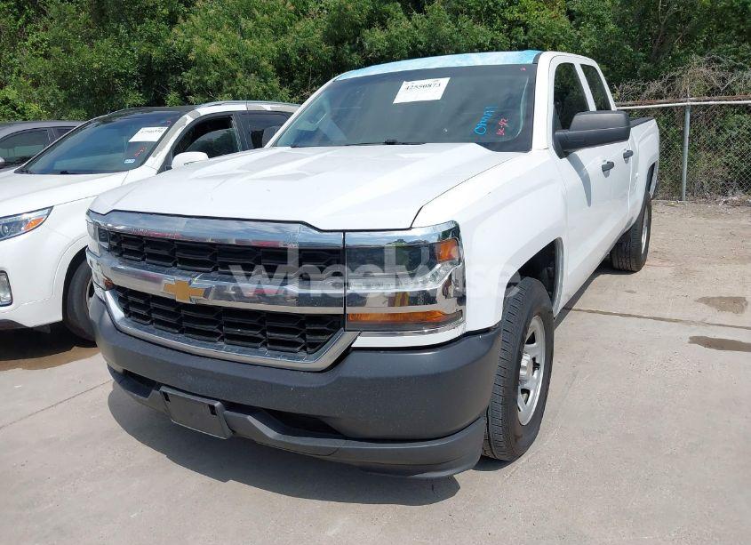 Photo 2 of 2018 Chevrolet Silverado 1500 WT (VIN 1GCRCNEH9JZ145724)