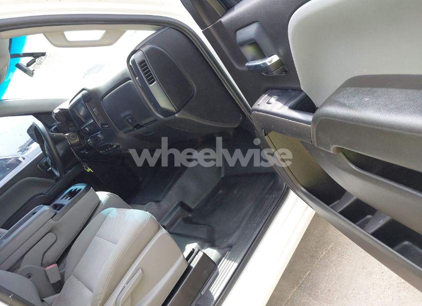 Photo 5 of 2018 Chevrolet Silverado 1500 WT (VIN 1GCRCNEH9JZ145724)