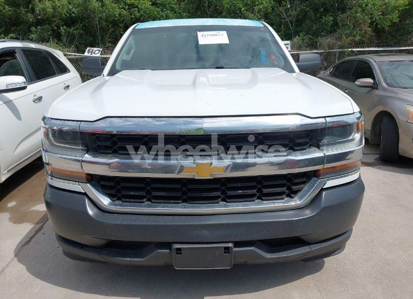 Photo 6 of 2018 Chevrolet Silverado 1500 WT (VIN 1GCRCNEH9JZ145724)
