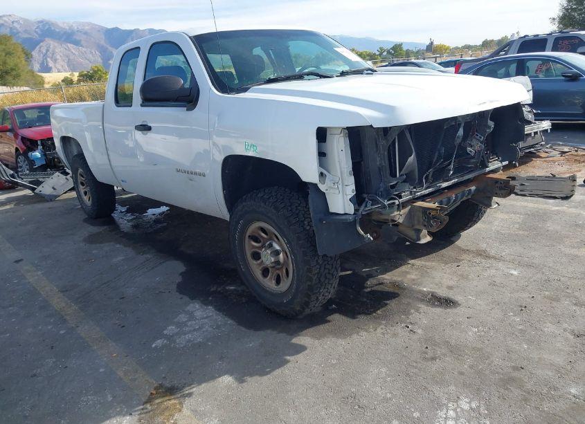 2013 Chevrolet Silverado 1500 WORK TRUCK (VIN 1GCRCPEA2DZ126726) main photo
