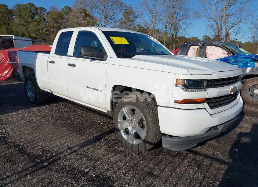 2018 Chevrolet Silverado 1500 CUSTOM (VIN 1GCRCPEC0JZ358528) main photo