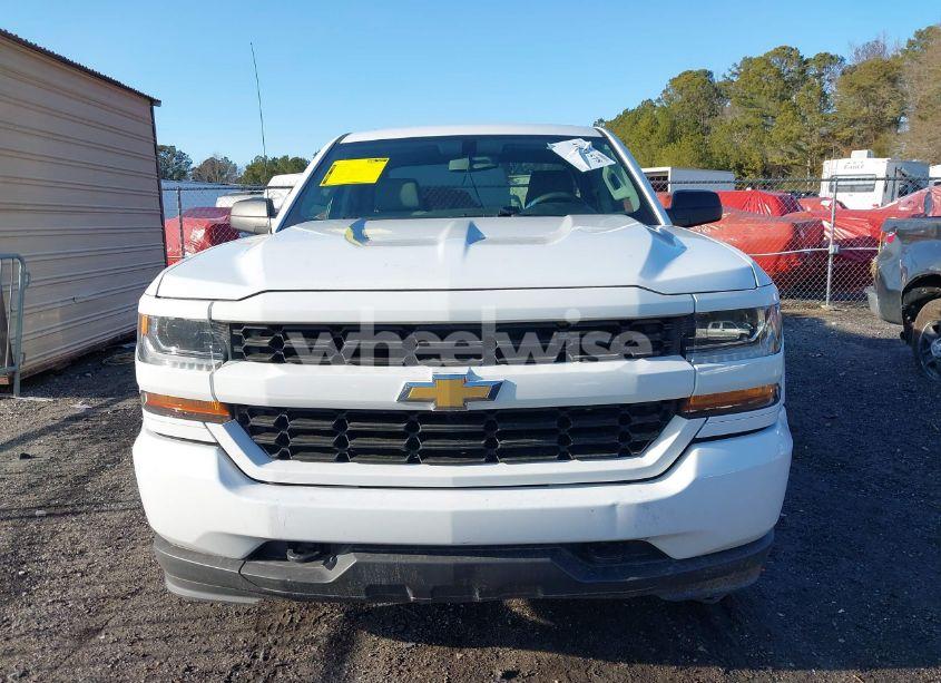 Photo 12 of 2018 Chevrolet Silverado 1500 CUSTOM (VIN 1GCRCPEC0JZ358528)