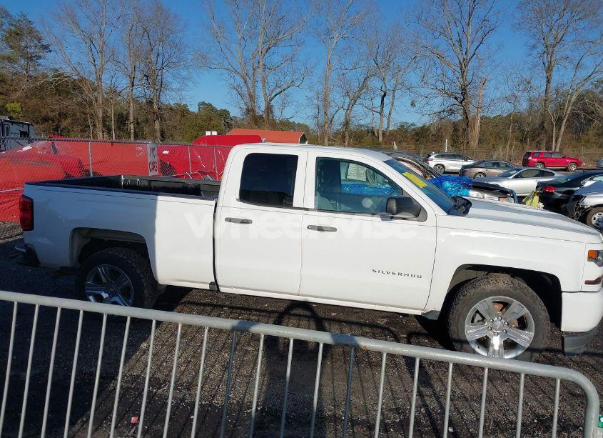 Photo 13 of 2018 Chevrolet Silverado 1500 CUSTOM (VIN 1GCRCPEC0JZ358528)