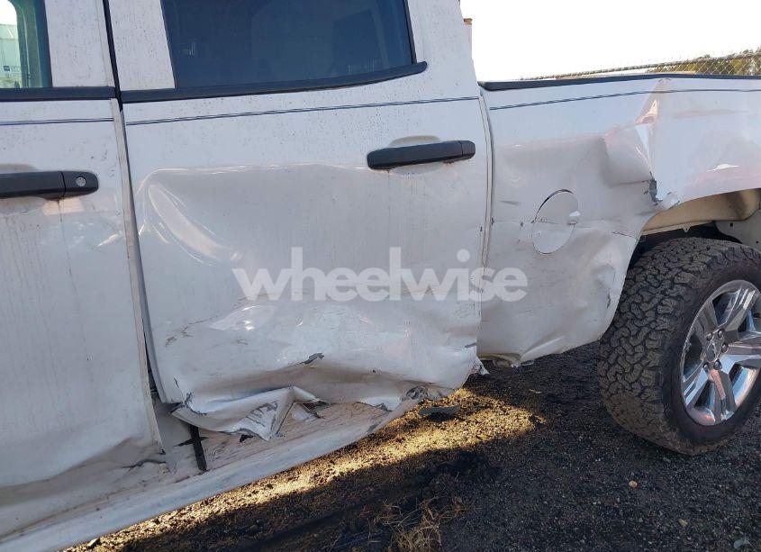 Photo 6 of 2018 Chevrolet Silverado 1500 CUSTOM (VIN 1GCRCPEC0JZ358528)