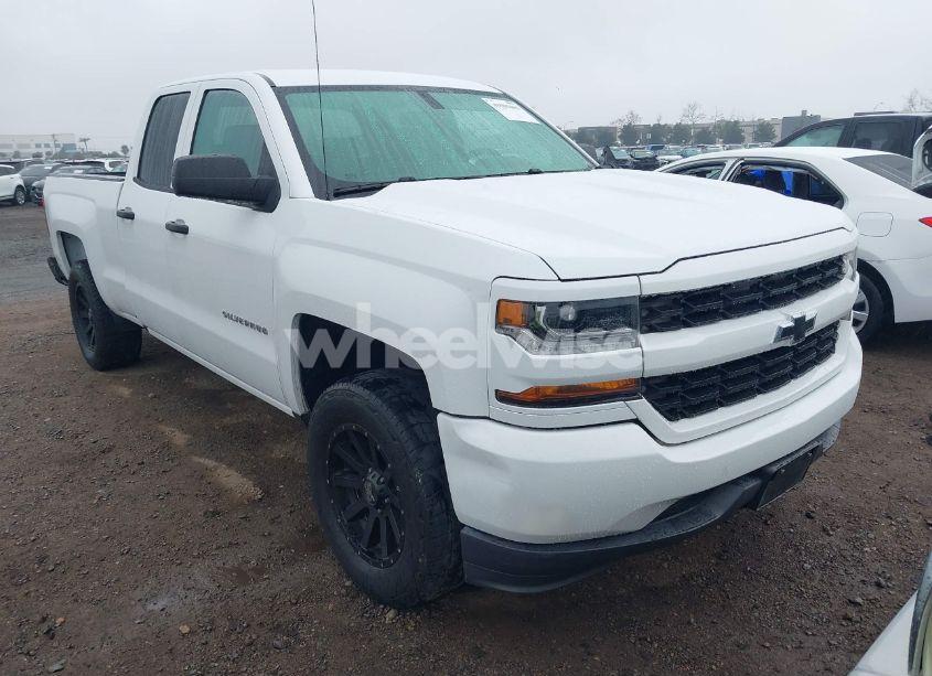 2016 Chevrolet Silverado 1500 CUSTOM (VIN 1GCRCPEC2GZ393368) main photo