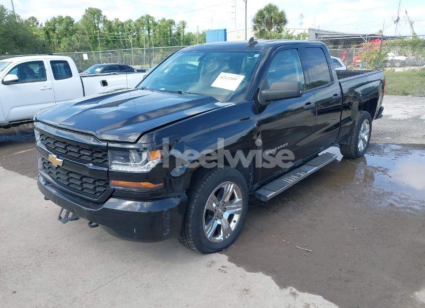 Photo 2 of 2018 Chevrolet Silverado 1500 CUSTOM (VIN 1GCRCPEC3JZ329430)