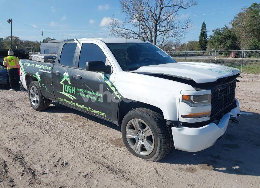 2018 Chevrolet Silverado 1500 CUSTOM (VIN 1GCRCPEC6JZ199689) main photo