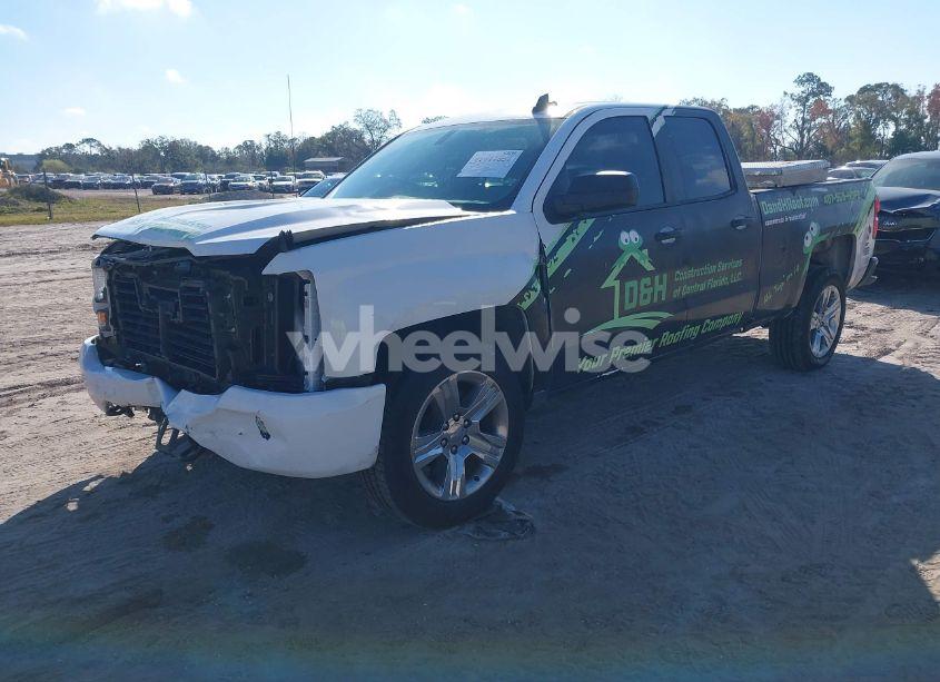 Photo 2 of 2018 Chevrolet Silverado 1500 CUSTOM (VIN 1GCRCPEC6JZ199689)