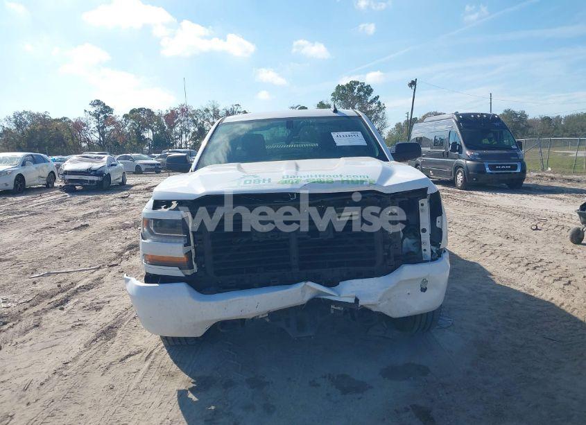 Photo 6 of 2018 Chevrolet Silverado 1500 CUSTOM (VIN 1GCRCPEC6JZ199689)