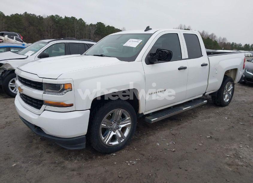 Photo 2 of 2018 Chevrolet Silverado 1500 CUSTOM (VIN 1GCRCPEC7JZ133927)