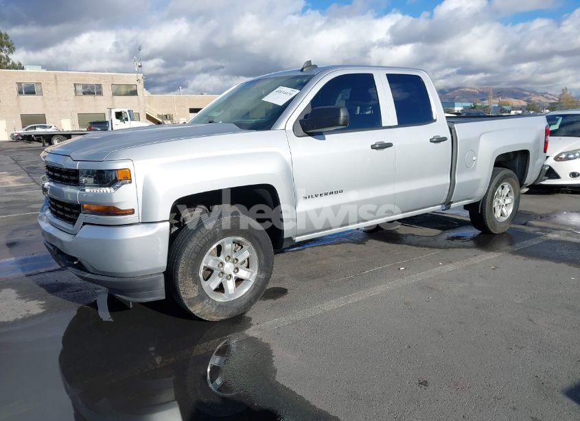 Photo 2 of 2018 Chevrolet Silverado 1500 CUSTOM (VIN 1GCRCPECXJZ324452)