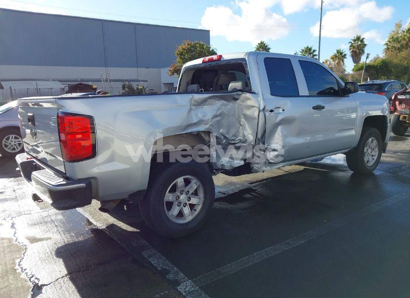 Photo 4 of 2018 Chevrolet Silverado 1500 CUSTOM (VIN 1GCRCPECXJZ324452)