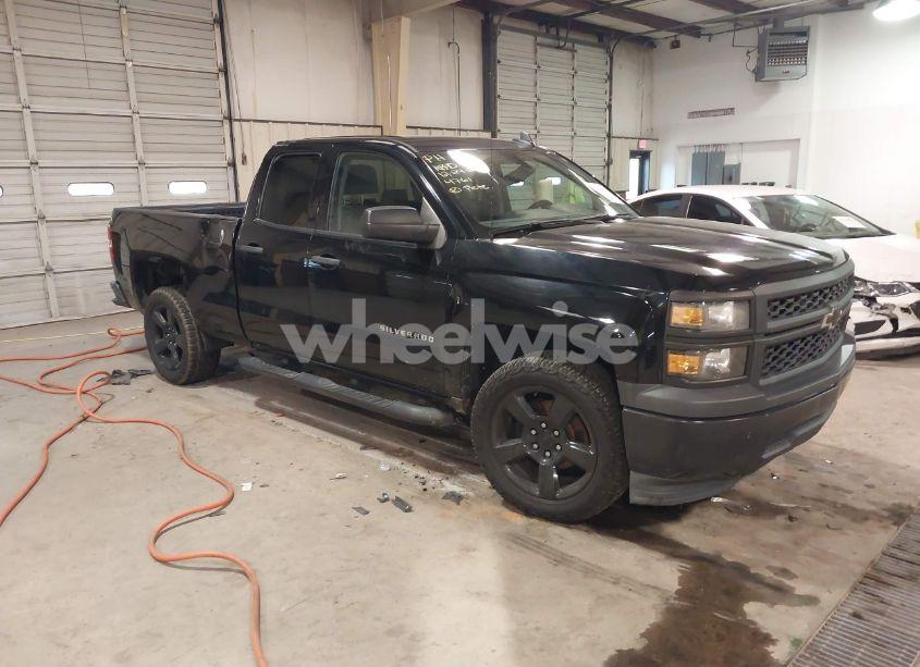 2015 Chevrolet Silverado 1500 WT (VIN 1GCRCPEH2FZ314761) main photo