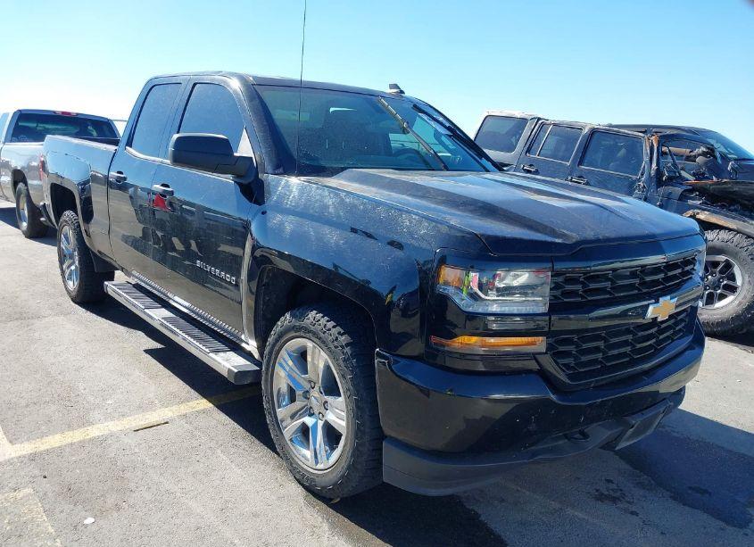 2018 Chevrolet Silverado 1500 CUSTOM (VIN 1GCRCPEH3JZ134164) main photo