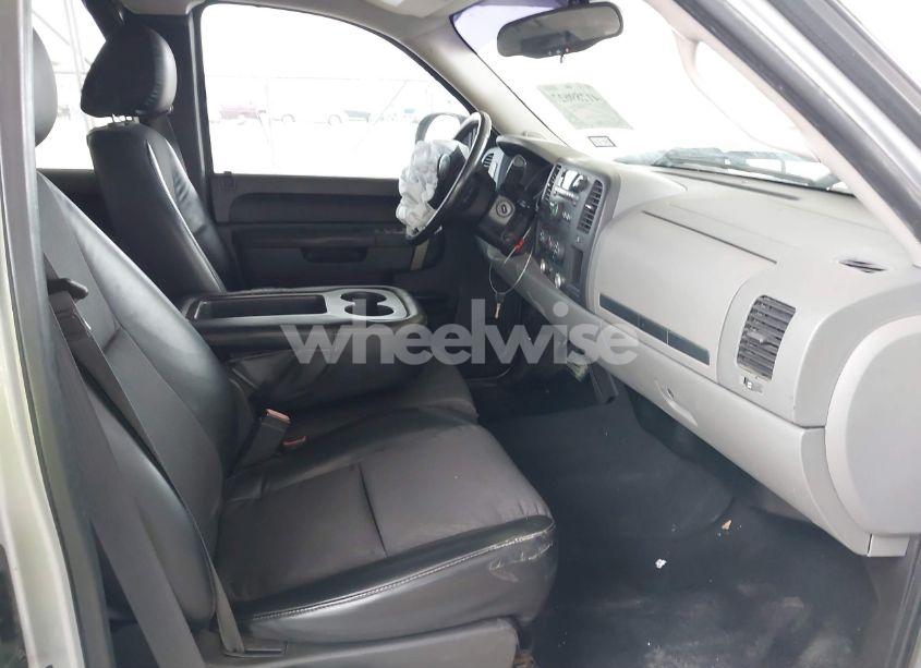 Photo 5 of 2011 Chevrolet Silverado 1500 LS (VIN 1GCRCREA0BZ241463)