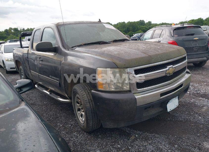 2011 Chevrolet Silverado 1500 LS (VIN 1GCRCREA0BZ340784) main photo