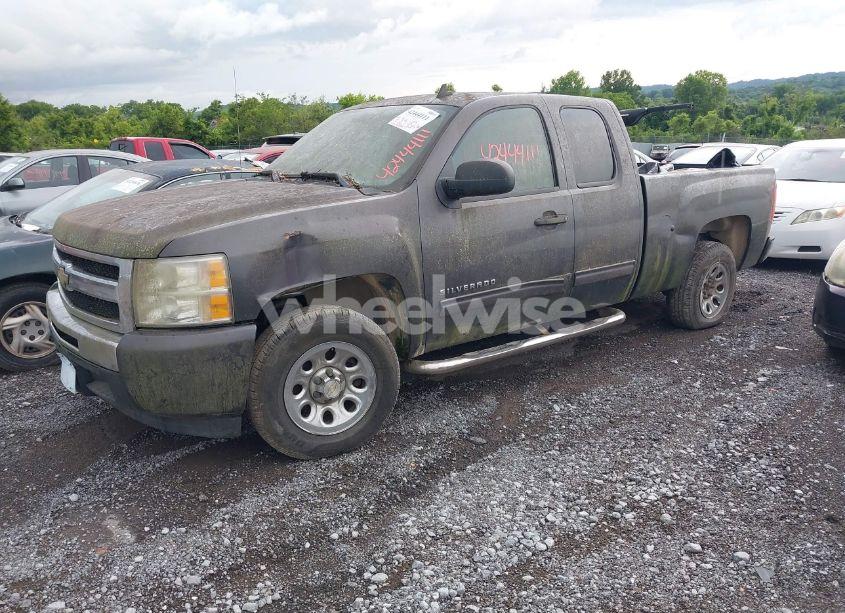 Photo 2 of 2011 Chevrolet Silverado 1500 LS (VIN 1GCRCREA0BZ340784)