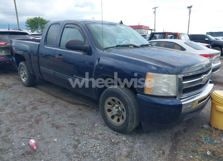 2011 Chevrolet Silverado 1500 LS (VIN 1GCRCREA1BZ369548) main photo
