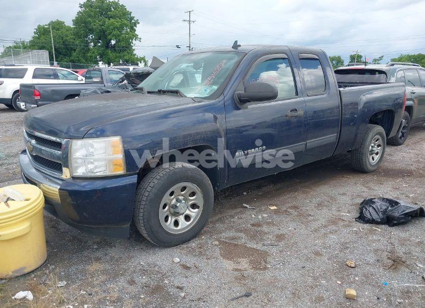 Photo 2 of 2011 Chevrolet Silverado 1500 LS (VIN 1GCRCREA1BZ369548)