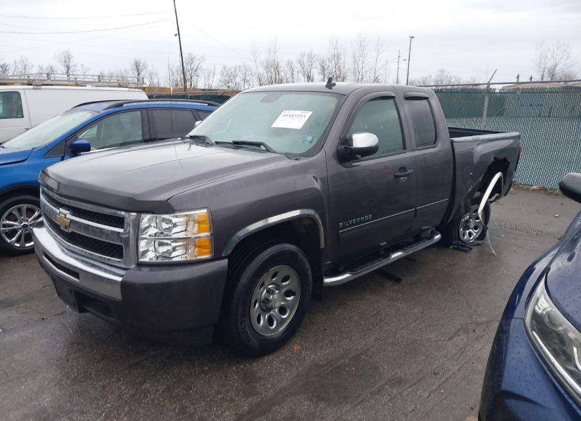 Photo 2 of 2011 Chevrolet Silverado 1500 LS (VIN 1GCRCREA3BZ264588)