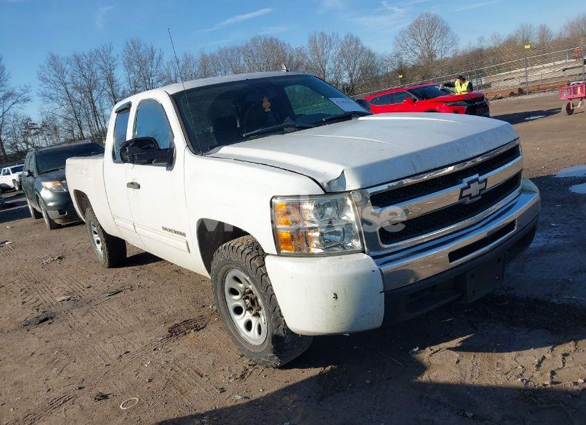 2011 Chevrolet Silverado 1500 LS (VIN 1GCRCREA3BZ417762) main photo