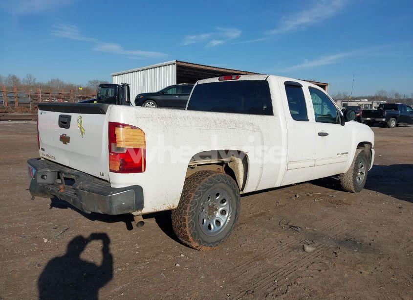 Photo 4 of 2011 Chevrolet Silverado 1500 LS (VIN 1GCRCREA3BZ417762)