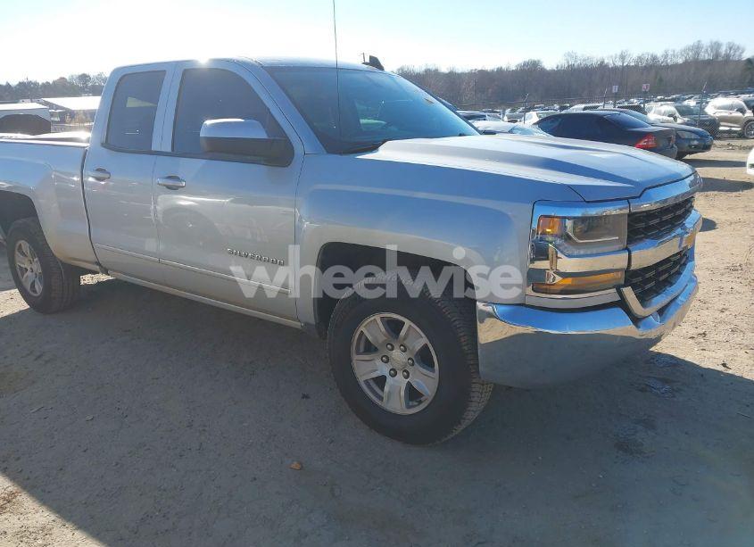 2018 Chevrolet Silverado 1500 1LT (VIN 1GCRCREC0JZ134767) main photo
