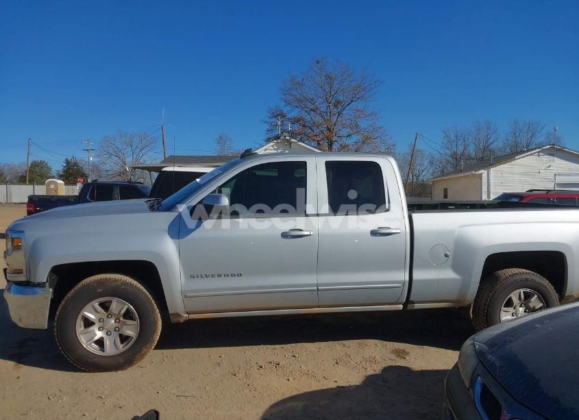 Photo 13 of 2018 Chevrolet Silverado 1500 1LT (VIN 1GCRCREC0JZ134767)