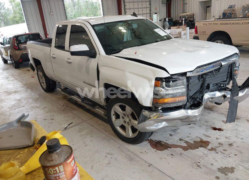 2018 Chevrolet Silverado 1500 1LT (VIN 1GCRCREC0JZ204834) main photo