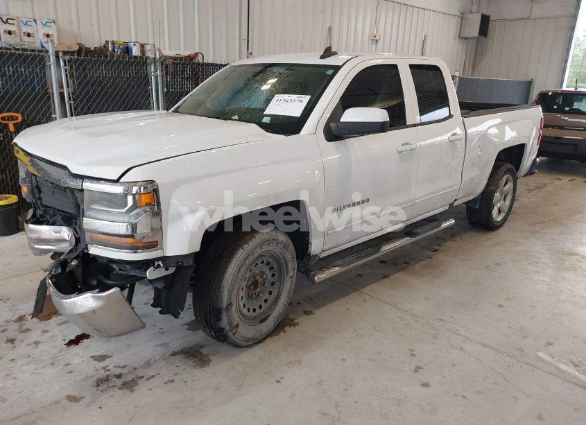 Photo 2 of 2018 Chevrolet Silverado 1500 1LT (VIN 1GCRCREC0JZ204834)