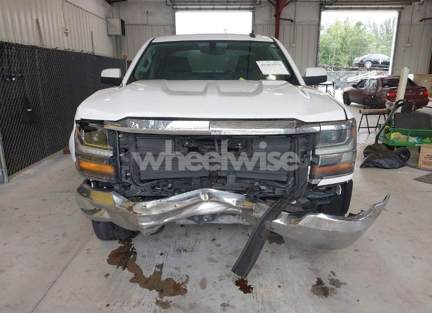 Photo 6 of 2018 Chevrolet Silverado 1500 1LT (VIN 1GCRCREC0JZ204834)