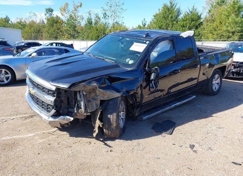 Photo 2 of 2017 Chevrolet Silverado 1500 1LT (VIN 1GCRCREC1HZ111010)