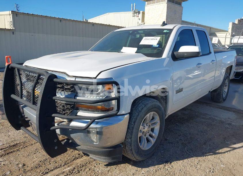 Photo 2 of 2018 Chevrolet Silverado 1500 1LT (VIN 1GCRCREC1JZ216913)