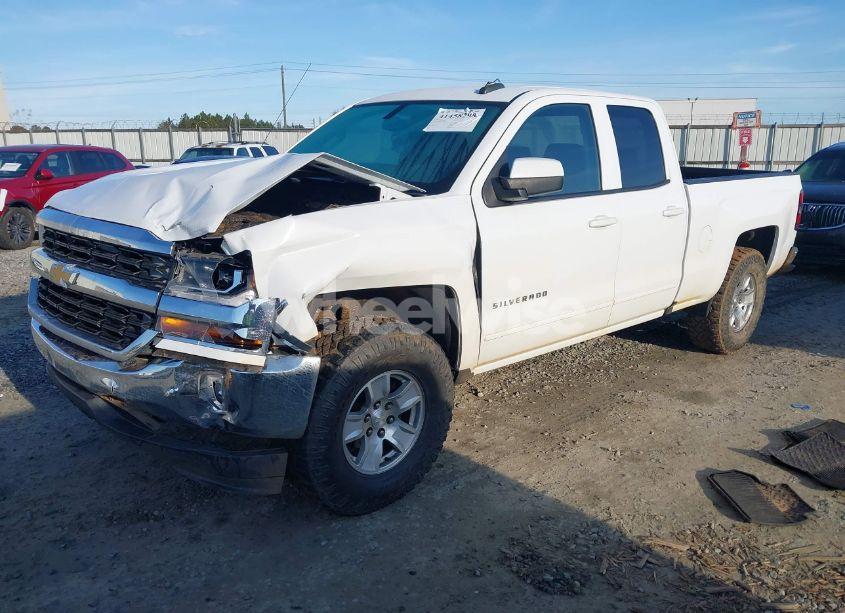 Photo 2 of 2016 Chevrolet Silverado 1500 1LT (VIN 1GCRCREC3GZ201984)