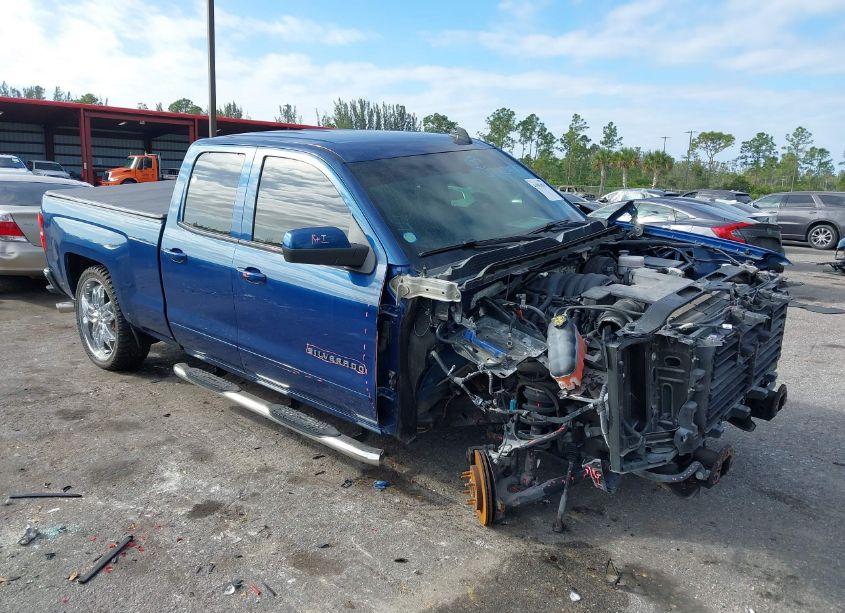 2017 Chevrolet Silverado 1500 LT (VIN 1GCRCREC3HZ152948) main photo