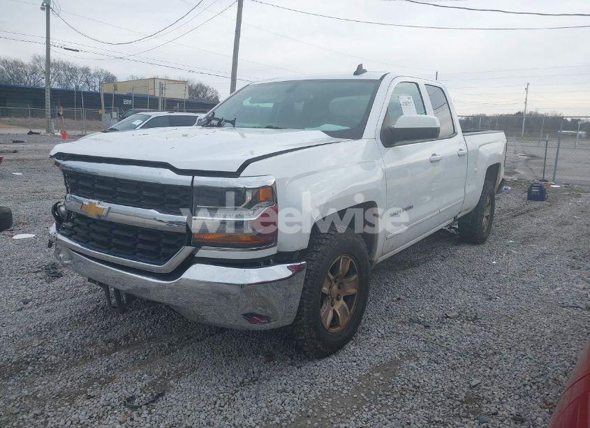 Photo 2 of 2018 Chevrolet Silverado 1500 1LT (VIN 1GCRCREC3JZ178844)
