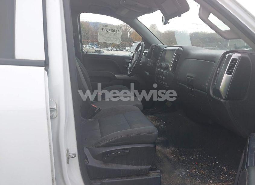 Photo 5 of 2018 Chevrolet Silverado 1500 1LT (VIN 1GCRCREC3JZ178844)