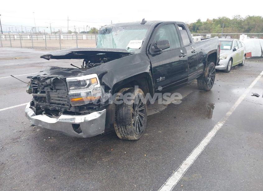 Photo 2 of 2018 Chevrolet Silverado 1500 1LT (VIN 1GCRCREC3JZ347003)