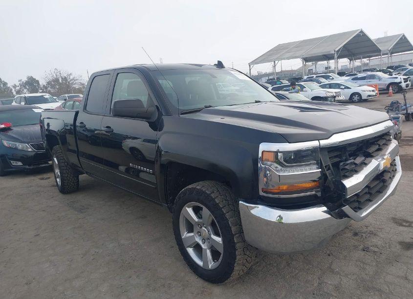 2018 Chevrolet Silverado 1500 1LT (VIN 1GCRCREC3JZ359779) main photo