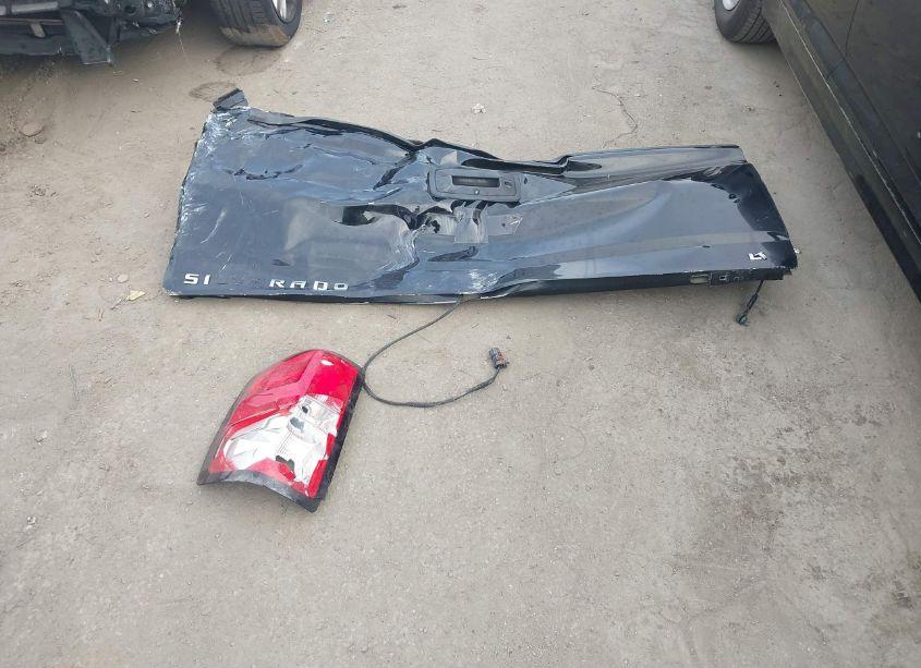 Photo 12 of 2018 Chevrolet Silverado 1500 1LT (VIN 1GCRCREC3JZ359779)