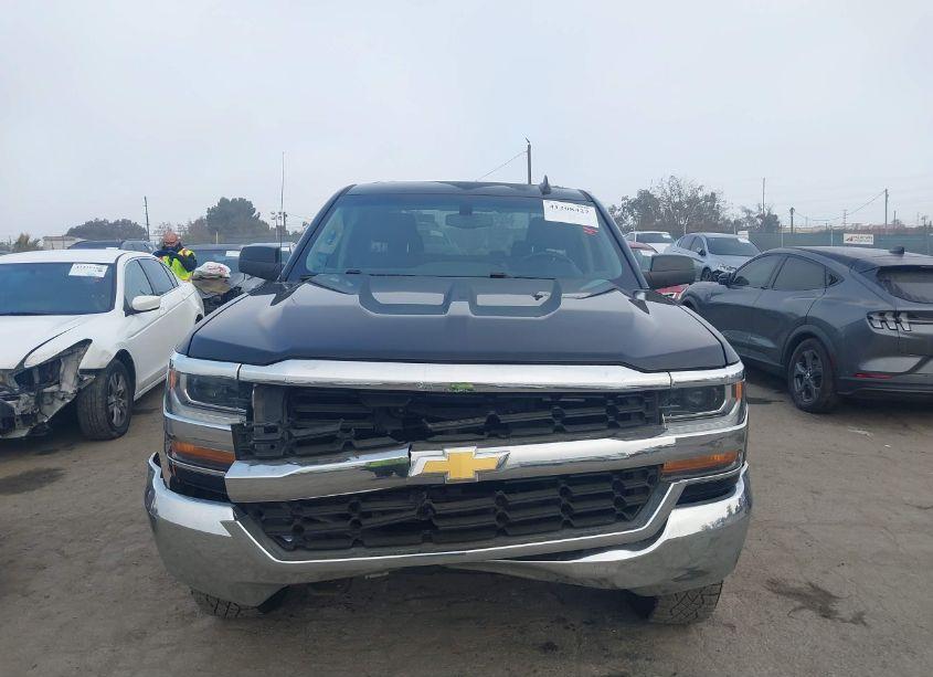 Photo 13 of 2018 Chevrolet Silverado 1500 1LT (VIN 1GCRCREC3JZ359779)