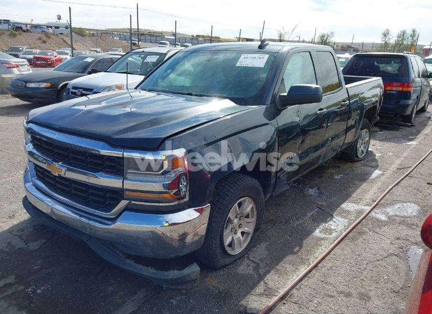 Photo 2 of 2018 Chevrolet Silverado 1500 1LT (VIN 1GCRCREC4JZ140782)