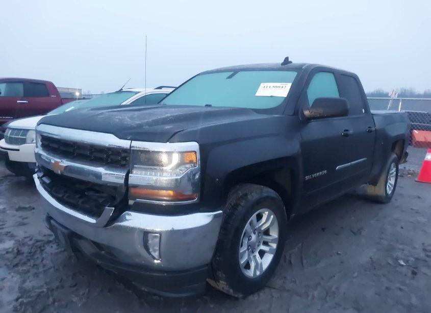 Photo 2 of 2018 Chevrolet Silverado 1500 1LT (VIN 1GCRCREC5JZ281005)