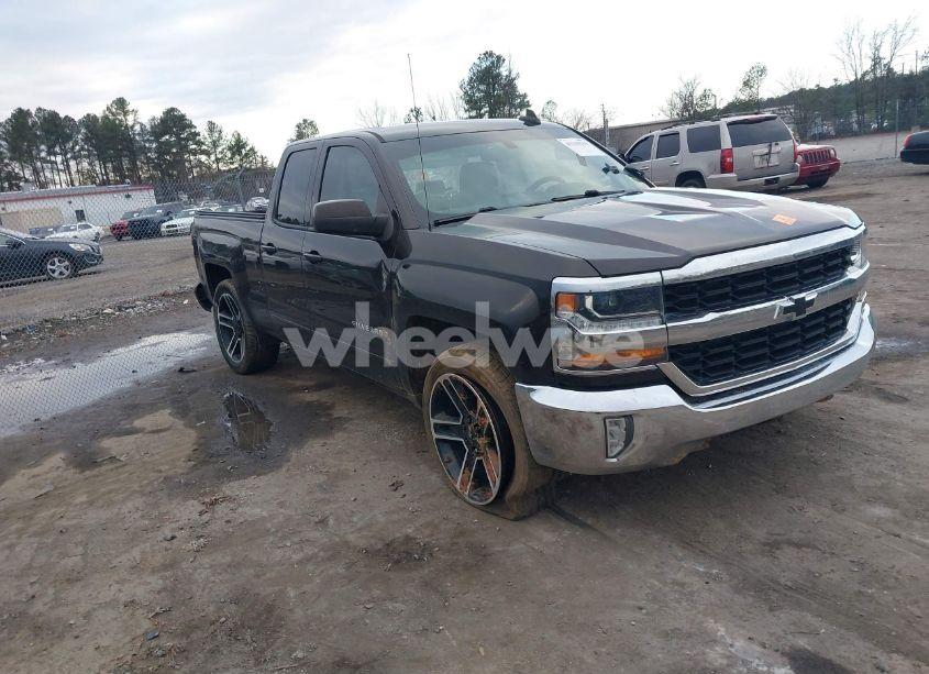 2018 Chevrolet Silverado 1500 1LT (VIN 1GCRCREC6JZ272037) main photo