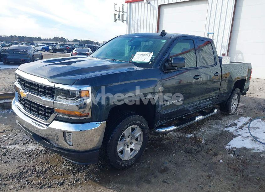 Photo 2 of 2018 Chevrolet Silverado 1500 1LT (VIN 1GCRCREC8JZ226029)