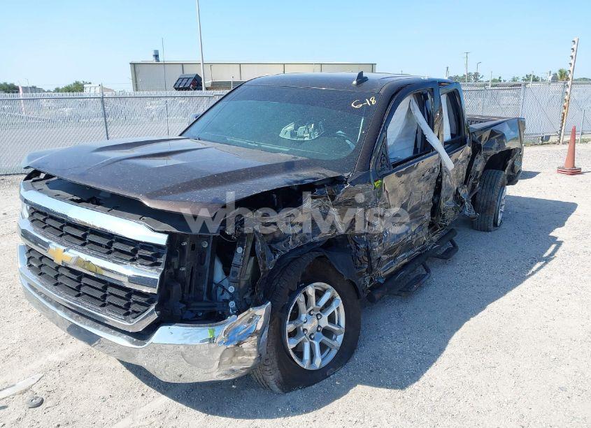 Photo 2 of 2018 Chevrolet Silverado 1500 1LT (VIN 1GCRCREC9JZ171378)