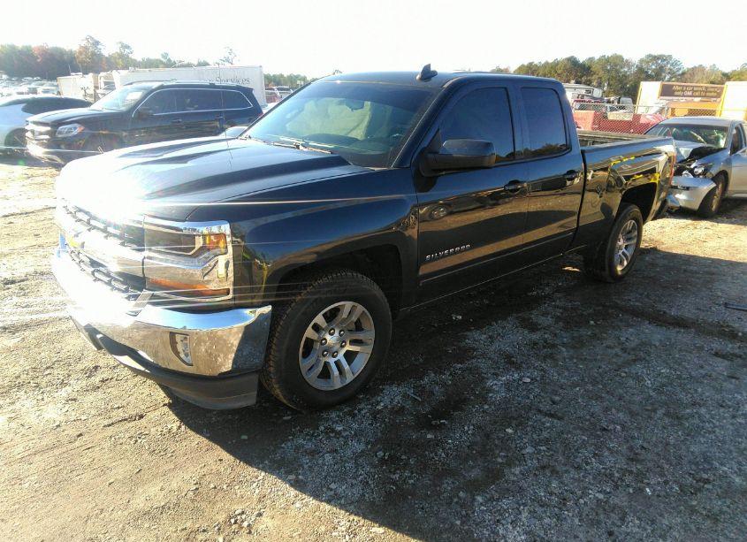 Photo 2 of 2018 Chevrolet Silverado 1500 1LT (VIN 1GCRCREC9JZ282951)