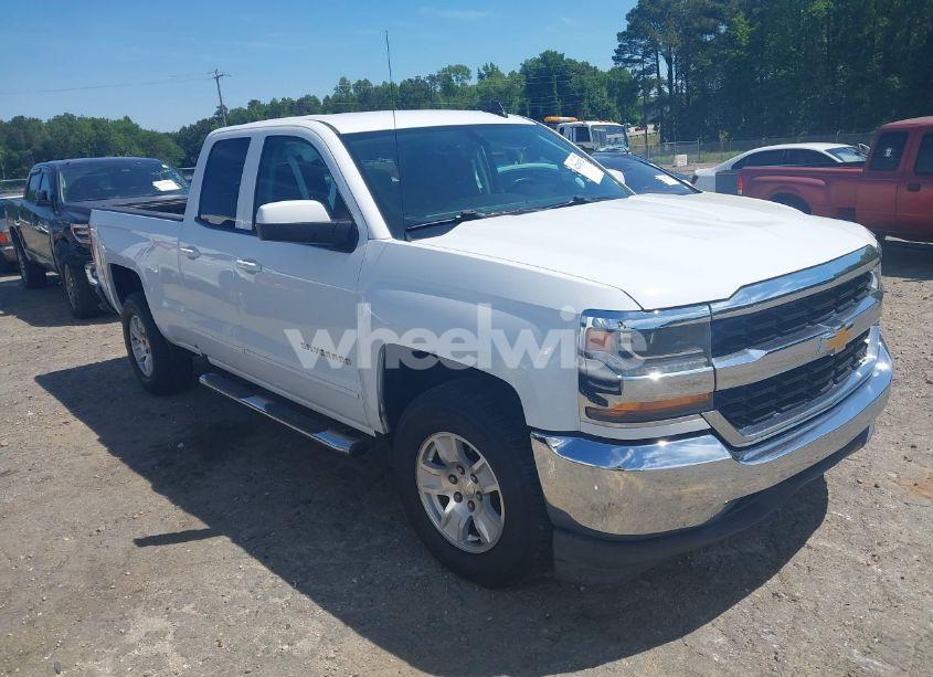 2018 Chevrolet Silverado 1500 1LT (VIN 1GCRCREH1JZ170429) main photo