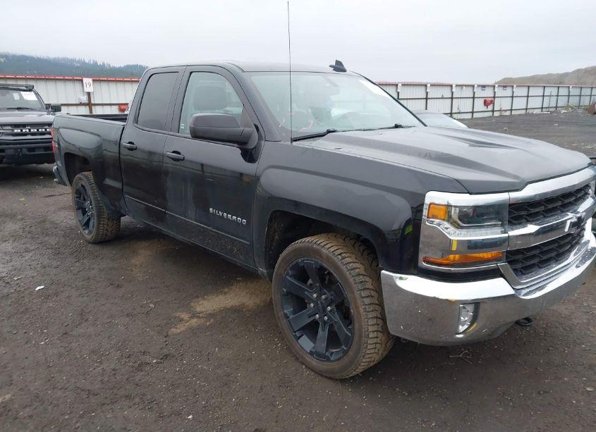 2018 Chevrolet Silverado 1500 1LT (VIN 1GCRCREH2JZ110126) main photo